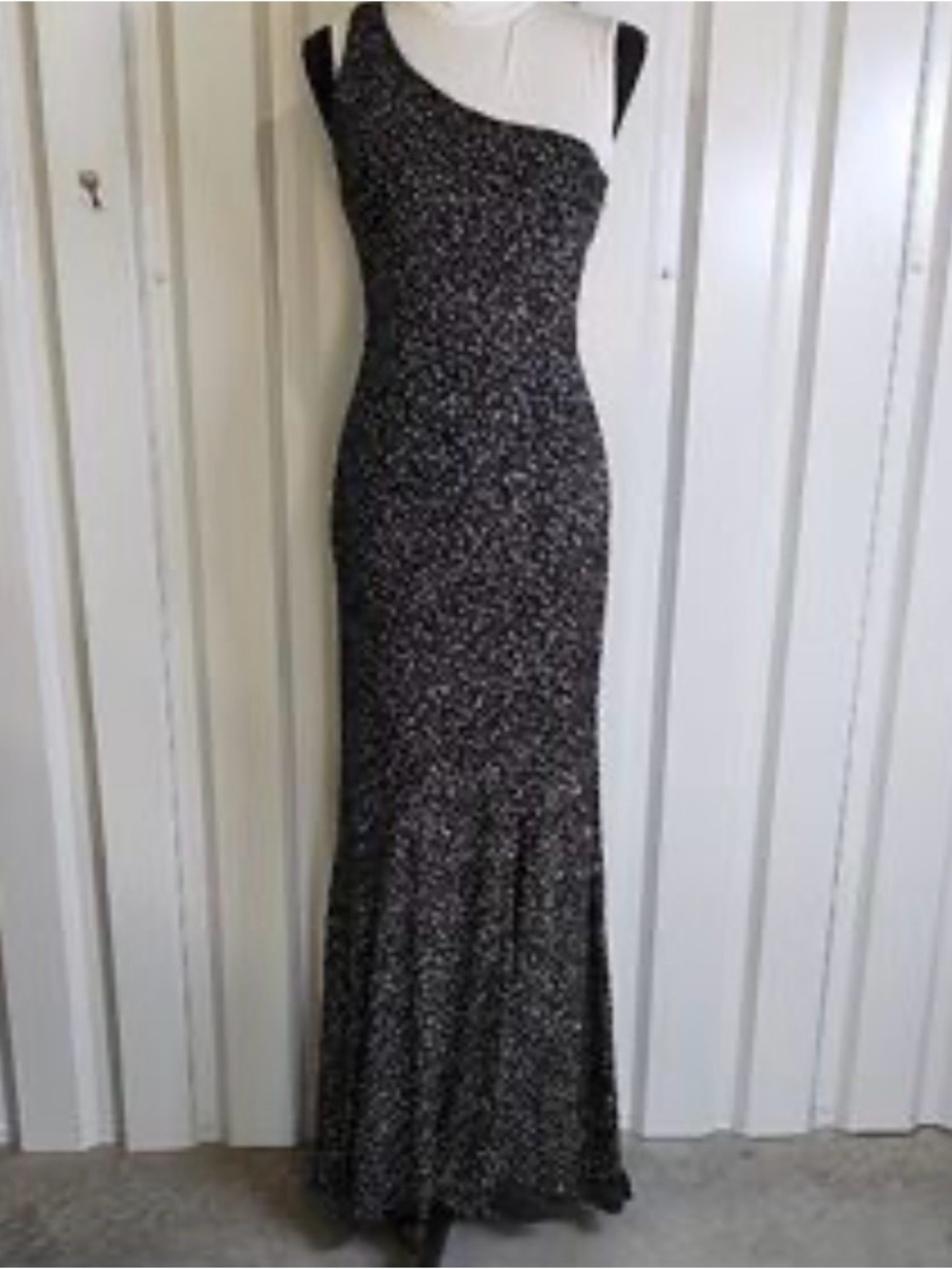 Jessica McClintock Black and White One-Shoulder Maxi Dress